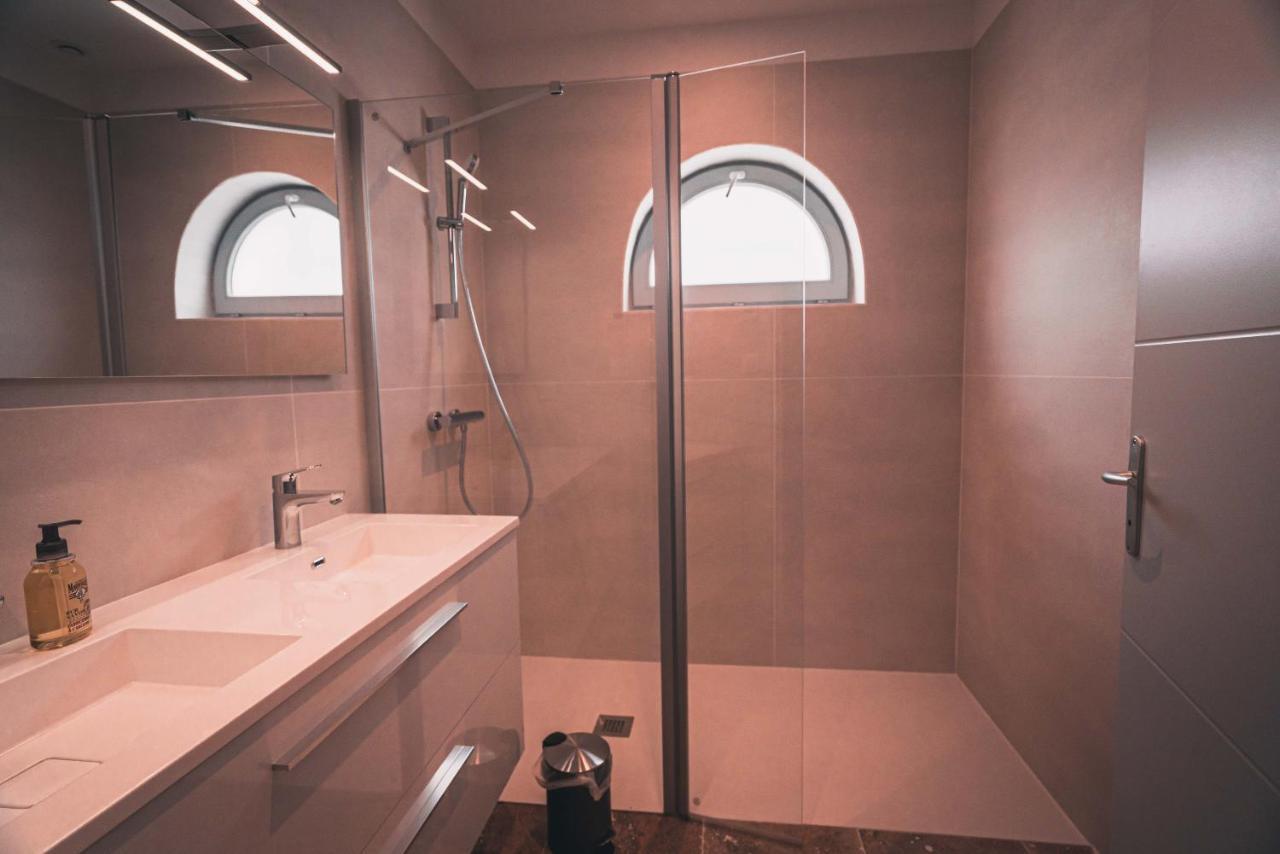 Appartement Avec Cour Privee Centre Ville Classe 4 Etoiles Remparts 1 La Rochelle  Eksteriør bilde